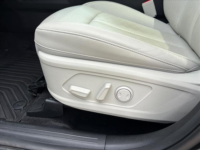 used 2025 Kia Sorento car, priced at $35,898