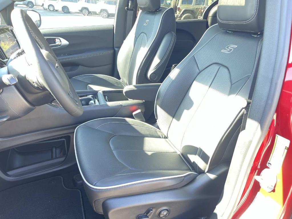 new 2026 Chrysler Pacifica car, priced at $48,448