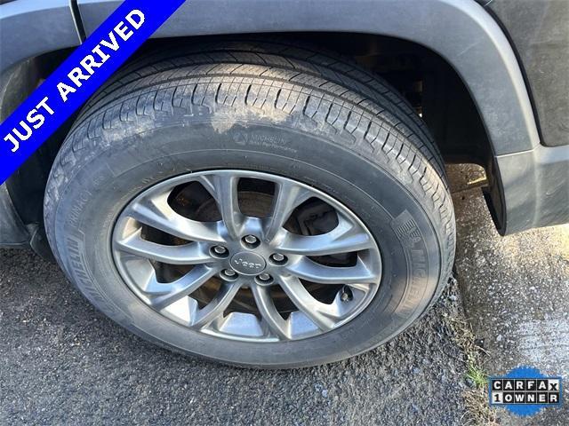 used 2021 Jeep Cherokee car, priced at $19,990