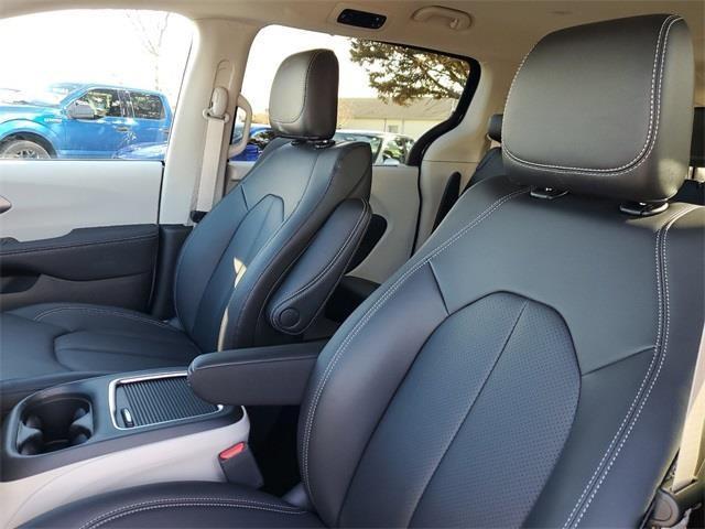 new 2023 Chrysler Pacifica car, priced at $41,634