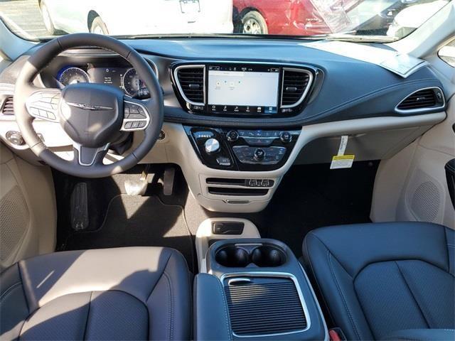 new 2023 Chrysler Pacifica car, priced at $41,634
