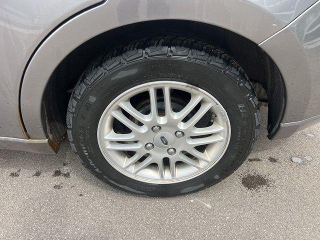 used 2009 Ford Focus car, priced at $3,742