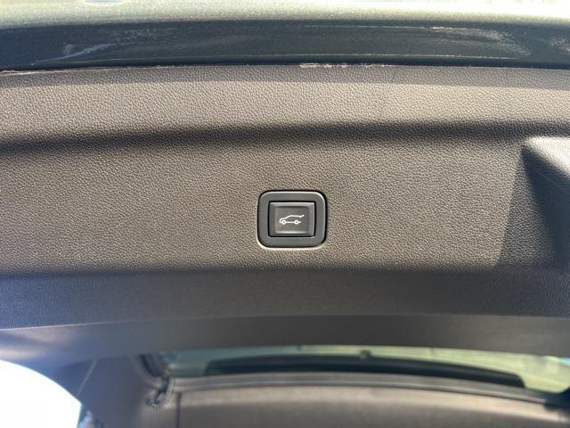 used 2023 GMC Yukon car, priced at $53,271