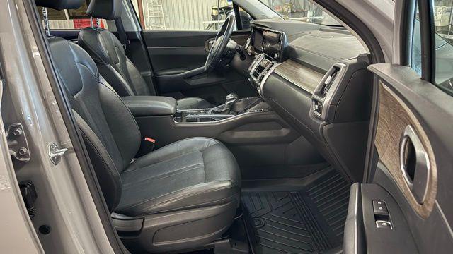 used 2022 Kia Sorento car, priced at $25,856