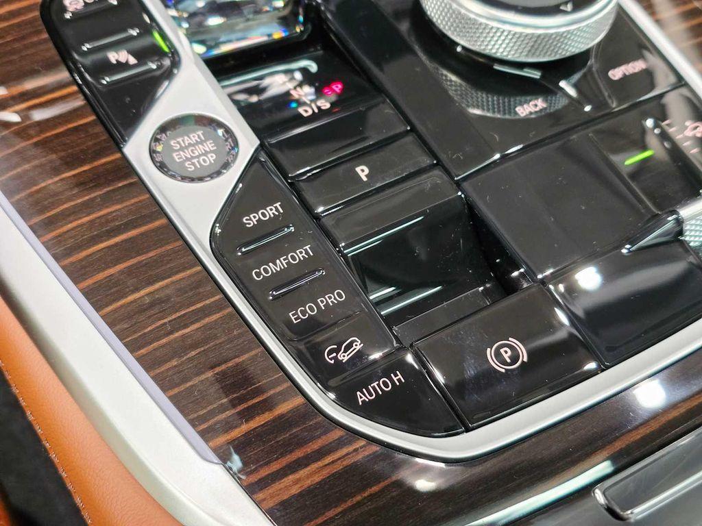 new 2026 BMW X7 car, priced at $100,414