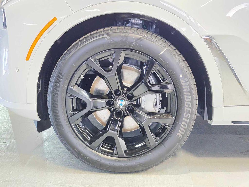 new 2026 BMW X7 car, priced at $100,414