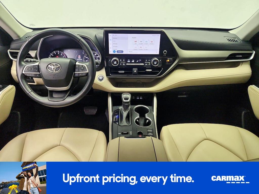 used 2023 Toyota Highlander car, priced at $32,998