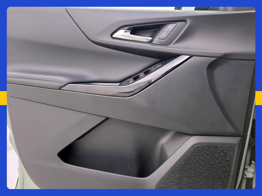 used 2025 Chevrolet Equinox car, priced at $28,998