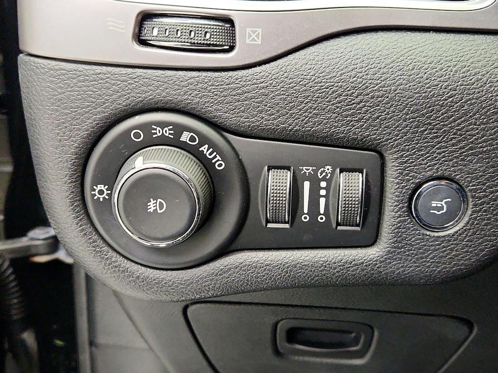 used 2020 Jeep Cherokee car, priced at $18,998