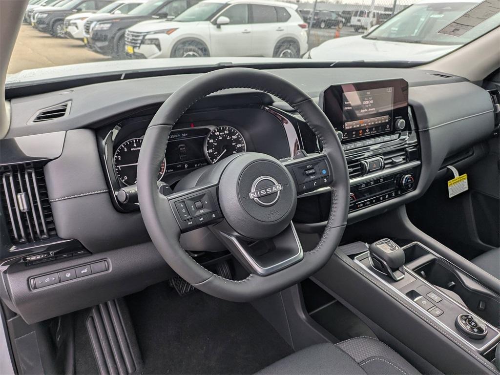 new 2025 Nissan Pathfinder car, priced at $39,825