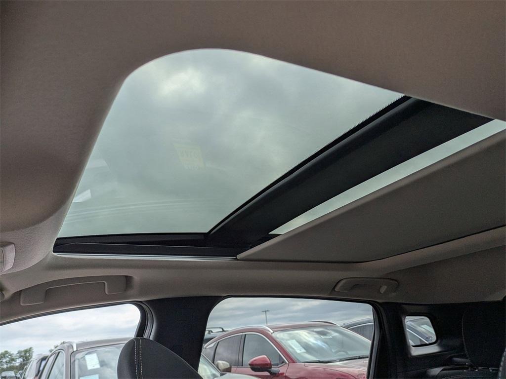 new 2025 Nissan Kicks car, priced at $27,680