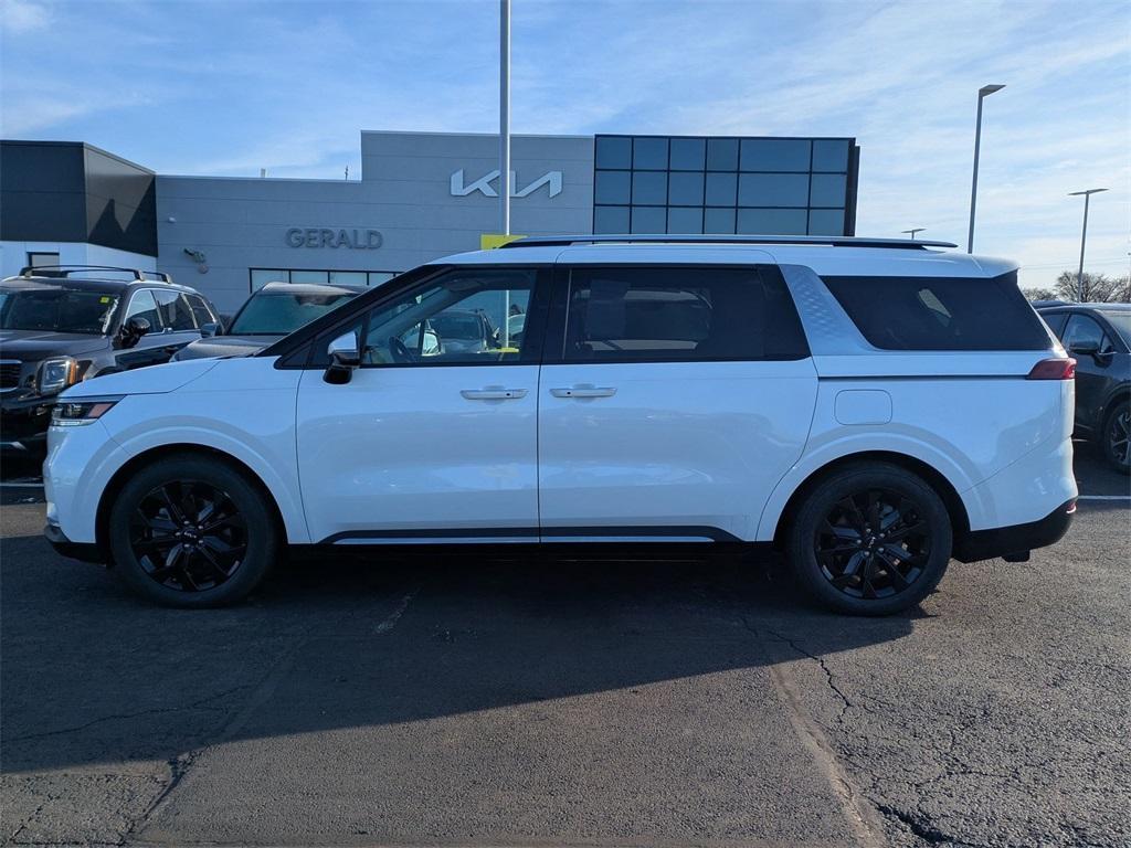 used 2024 Kia Carnival car, priced at $41,997