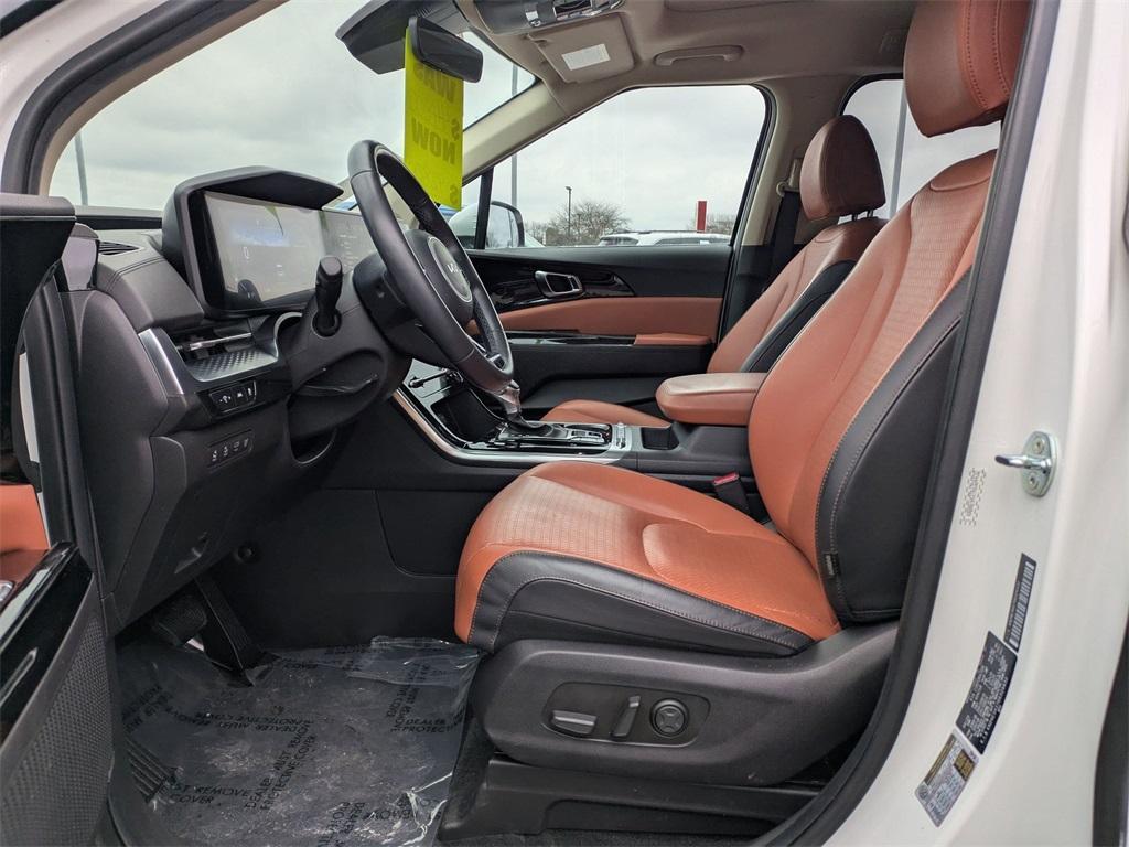 used 2024 Kia Carnival car, priced at $41,997