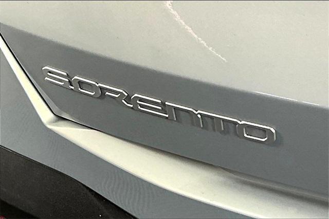new 2026 Kia Sorento car, priced at $30,033