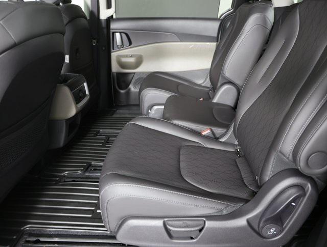 new 2026 Kia Carnival Hybrid car, priced at $42,430