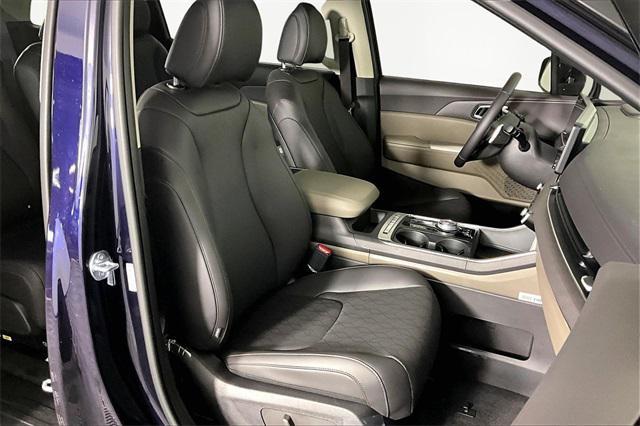 new 2026 Kia Carnival Hybrid car, priced at $43,685