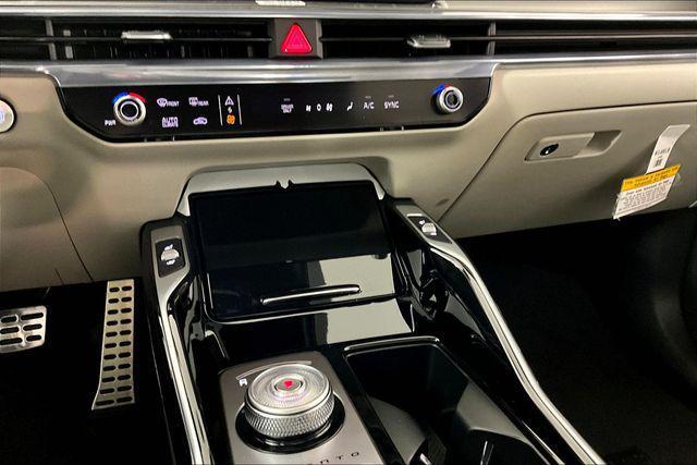 new 2026 Kia Sorento Hybrid car, priced at $45,870