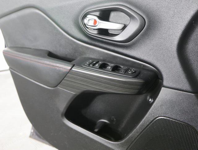 used 2015 Jeep Cherokee car, priced at $11,795