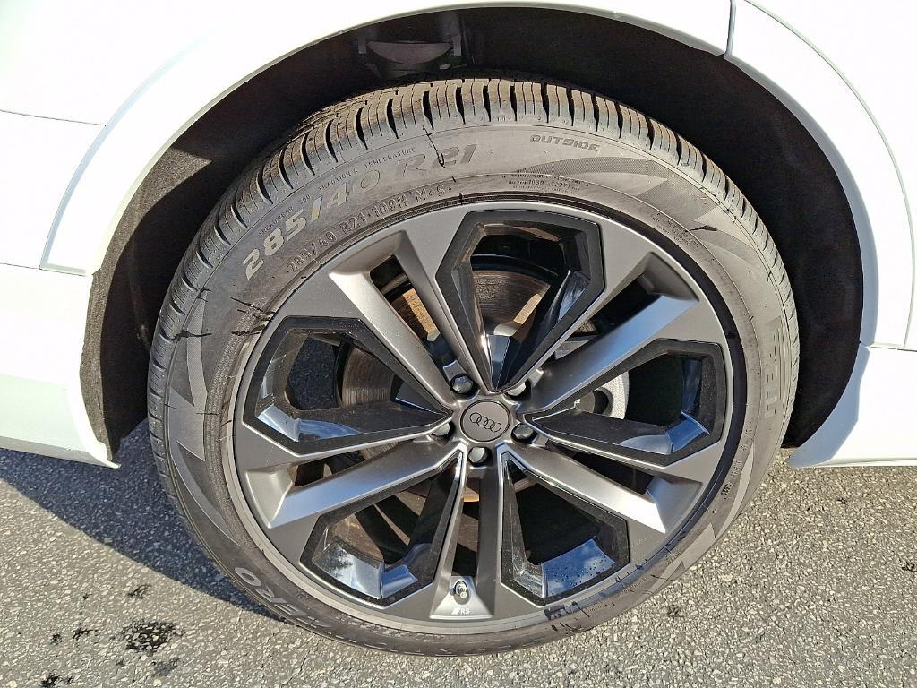 new 2026 Audi Q7 car, priced at $78,295