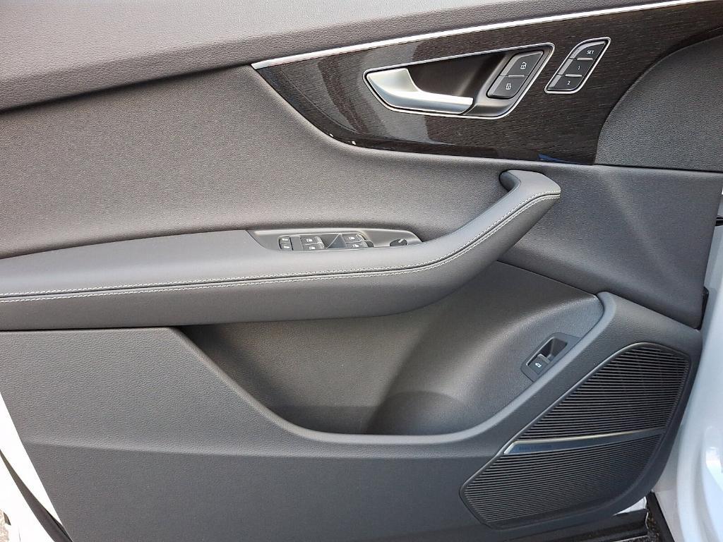 new 2026 Audi Q7 car, priced at $78,295