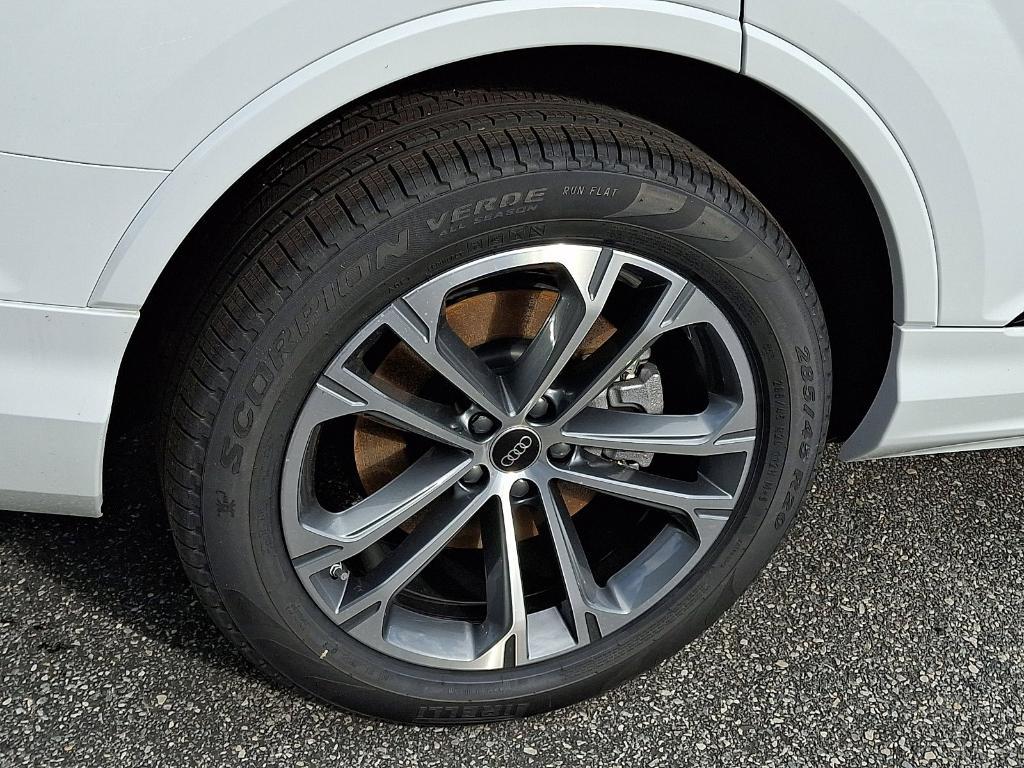 new 2026 Audi Q7 car, priced at $68,445