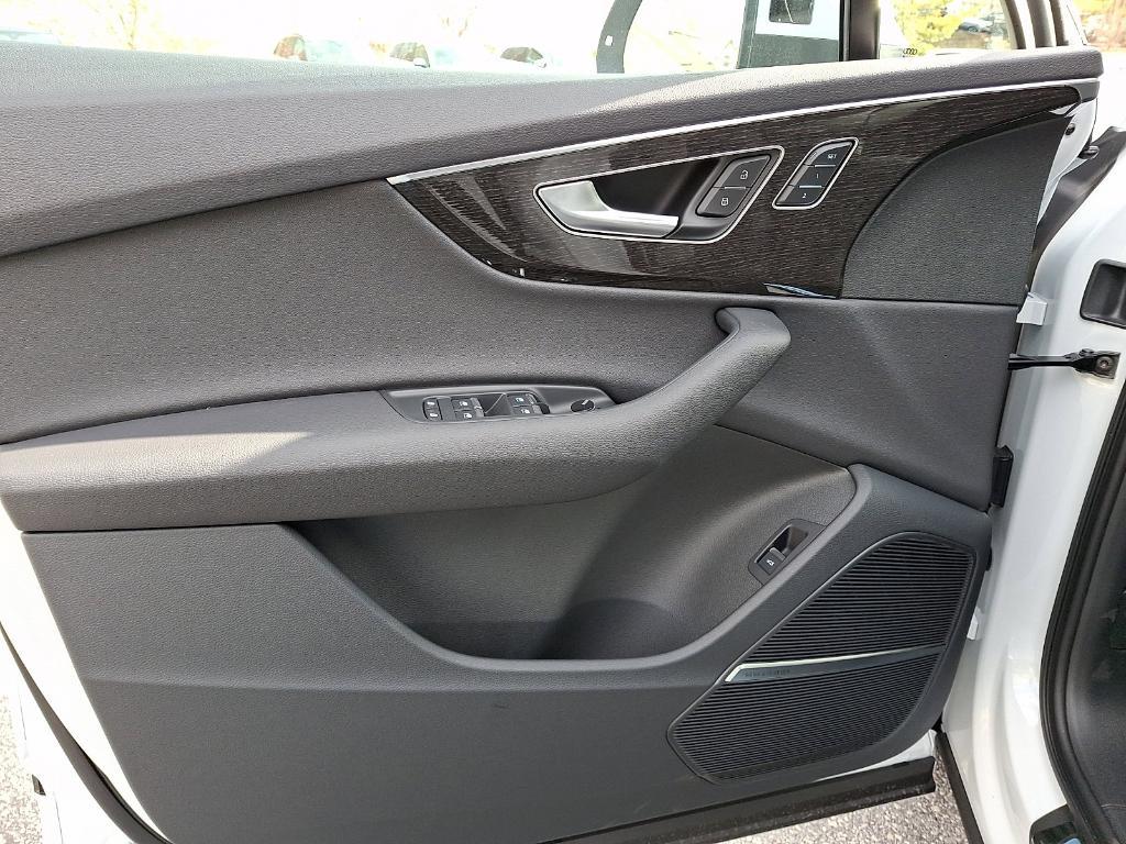 new 2026 Audi Q7 car, priced at $68,445