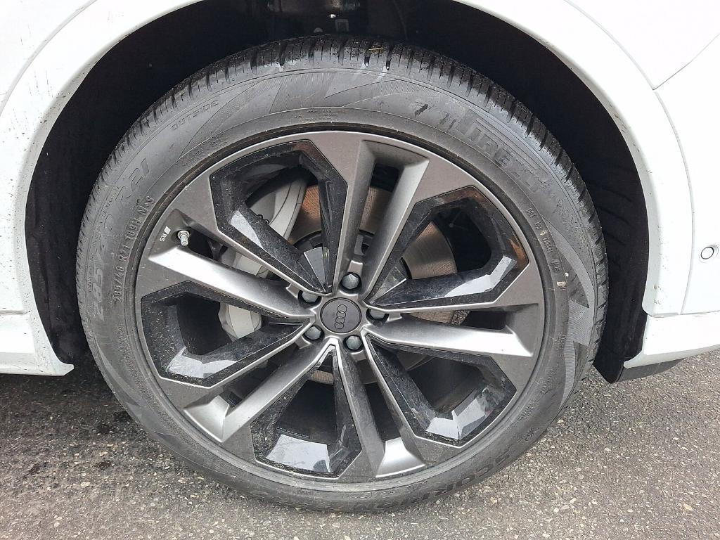 new 2026 Audi Q7 car, priced at $78,295