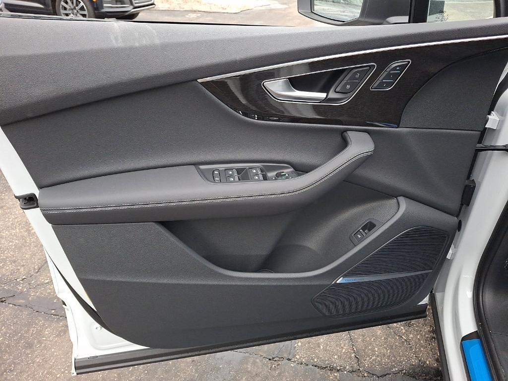 new 2026 Audi Q7 car, priced at $78,295