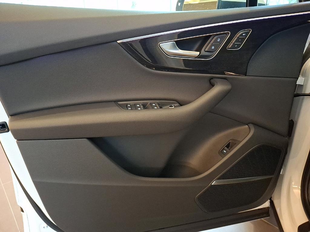 new 2026 Audi Q7 car, priced at $68,445