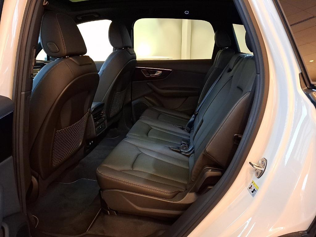 new 2026 Audi Q7 car, priced at $68,445