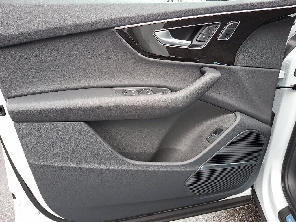 new 2026 Audi Q7 car, priced at $68,445