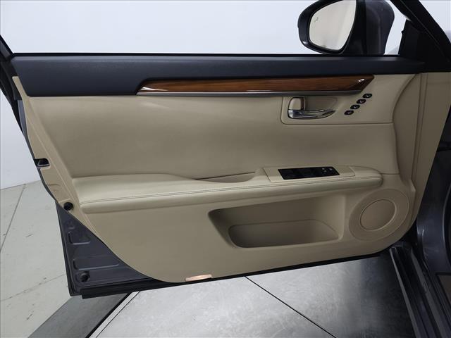 used 2014 Lexus ES 300h car, priced at $15,995