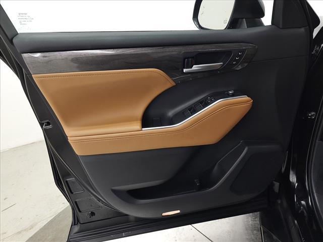 used 2024 Toyota Highlander Hybrid car, priced at $51,995