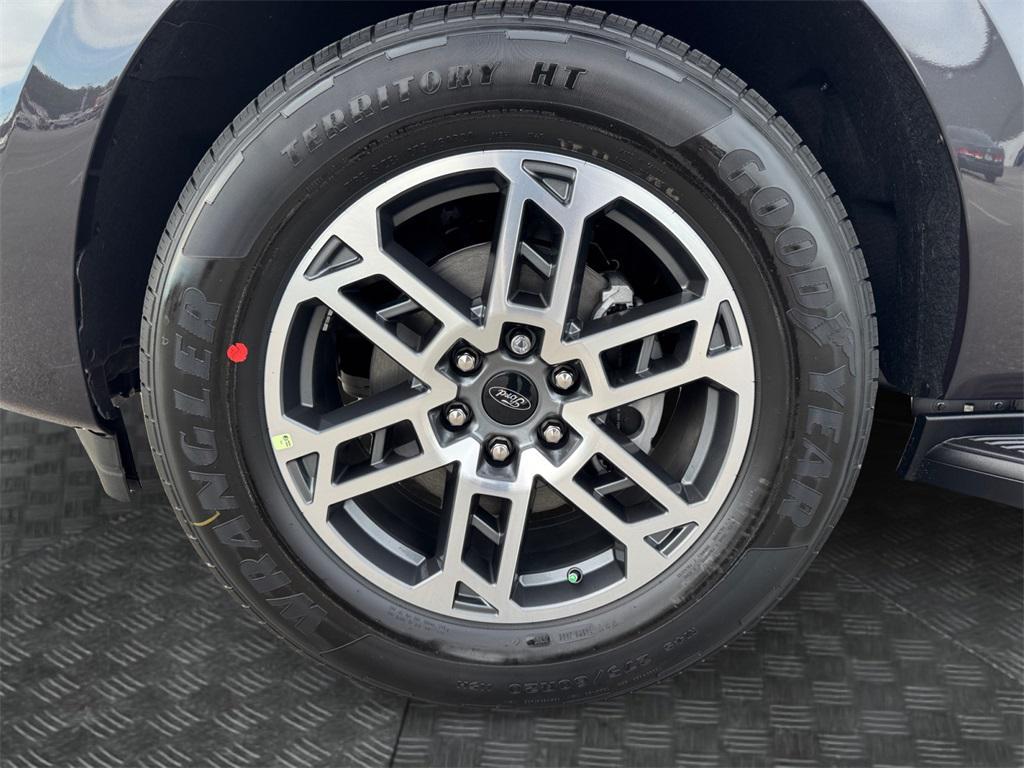 new 2025 Ford Expedition car, priced at $69,040