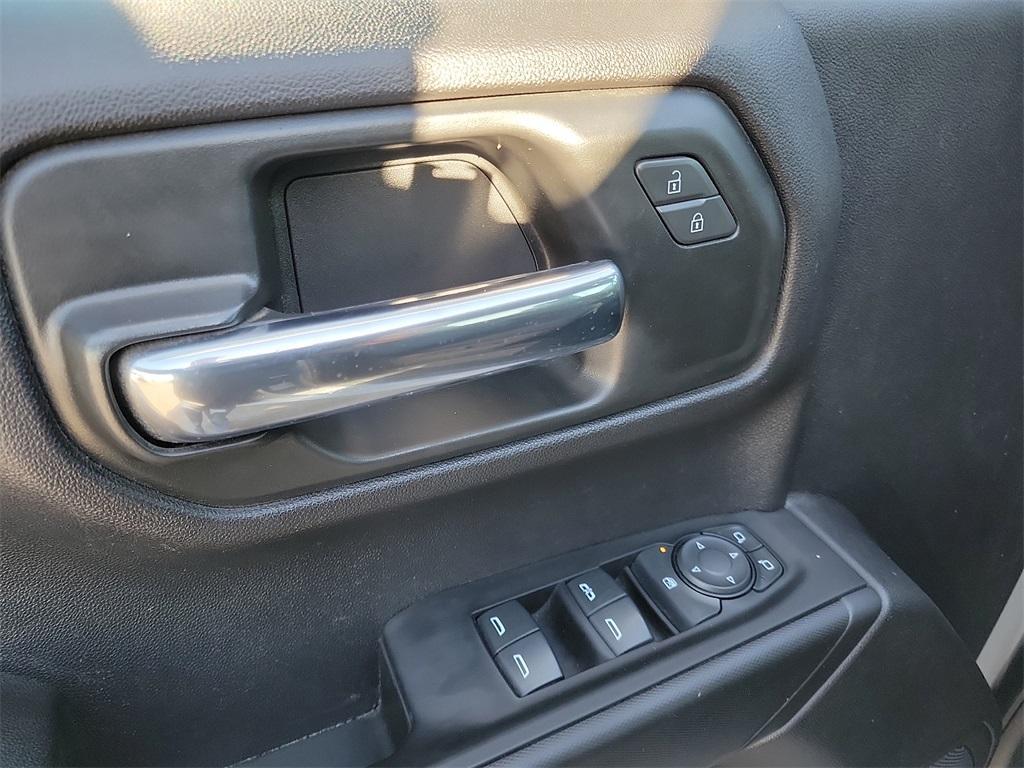 used 2024 Chevrolet Silverado 1500 car, priced at $32,000