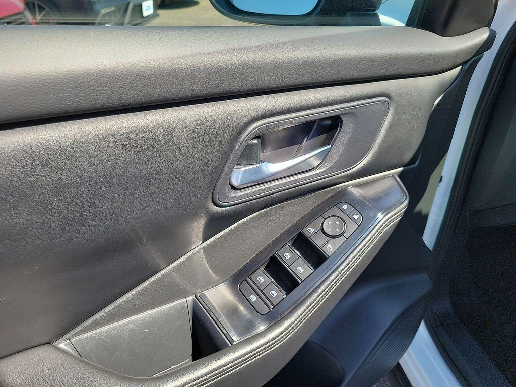 used 2024 Nissan Rogue car, priced at $21,992