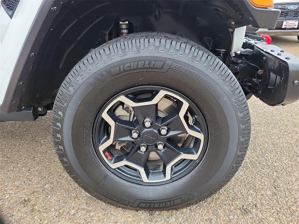 used 2021 Jeep Gladiator car, priced at $38,387