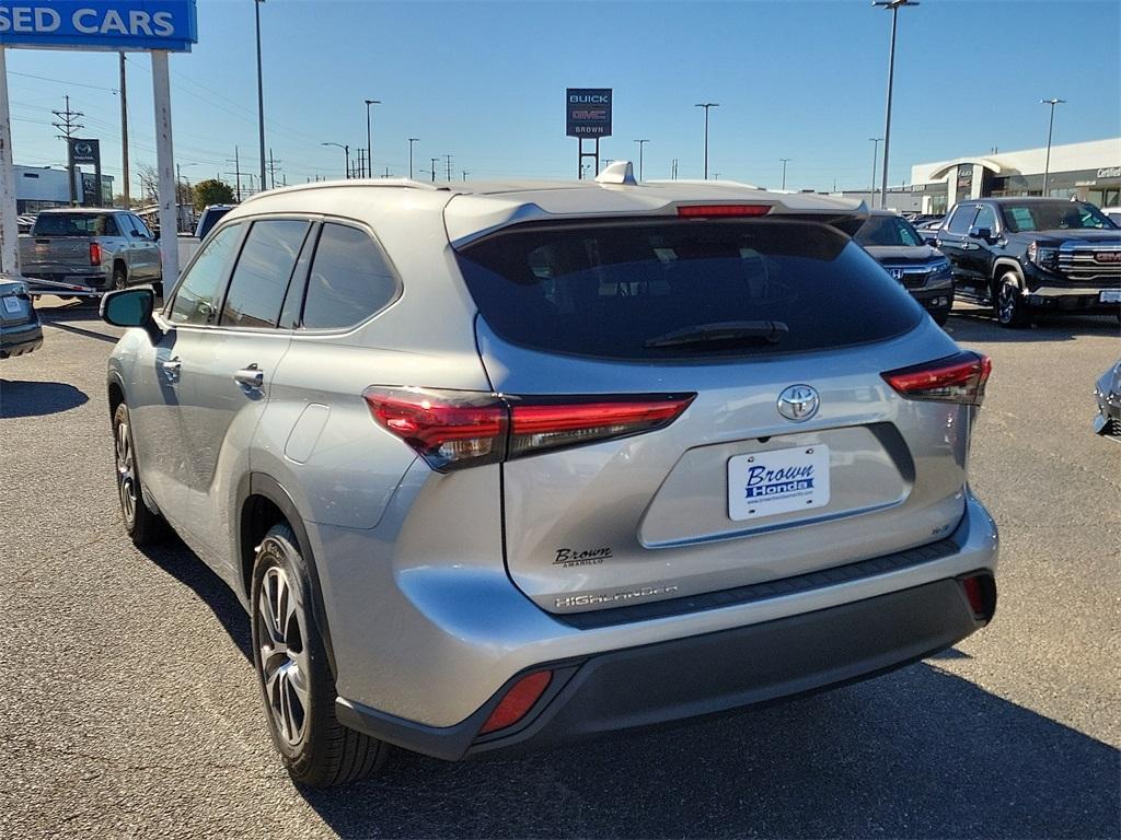 used 2022 Toyota Highlander car, priced at $28,330