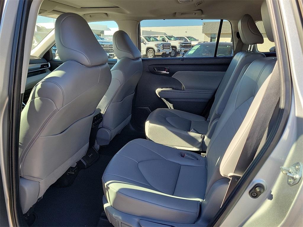 used 2022 Toyota Highlander car, priced at $28,330