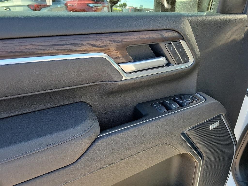 new 2025 GMC Sierra 2500 car, priced at $75,500