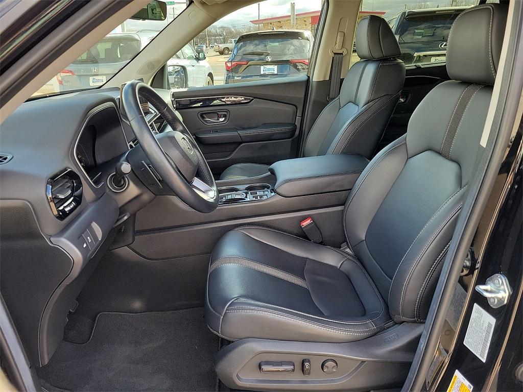 used 2025 Honda Pilot car, priced at $40,979