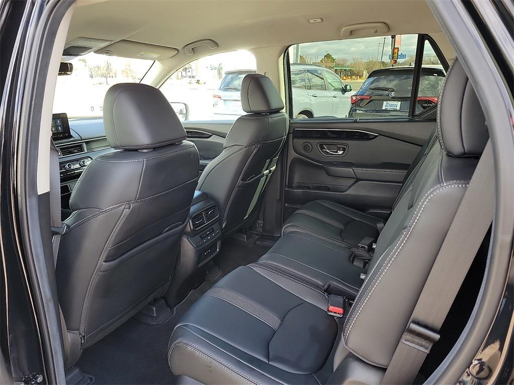 used 2025 Honda Pilot car, priced at $40,979