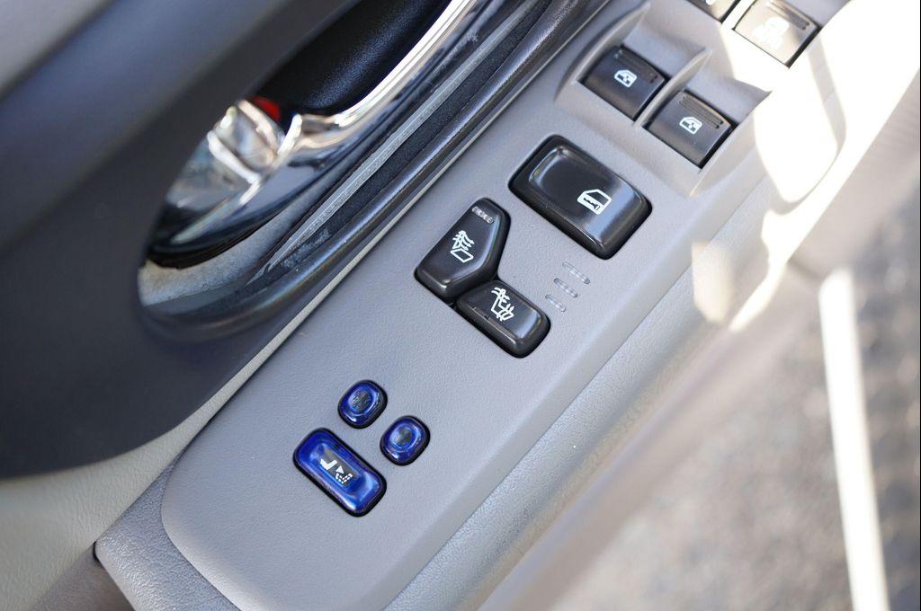 used 2006 GMC Envoy car, priced at $8,995