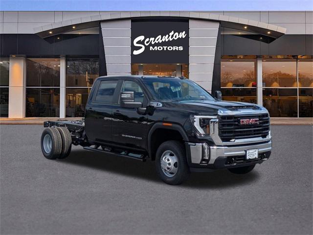 new 2025 GMC Sierra 3500 car, priced at $57,123