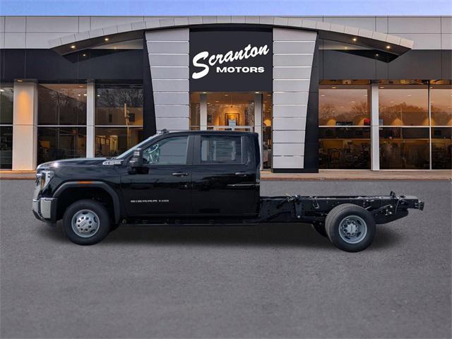 new 2025 GMC Sierra 3500 car, priced at $57,123