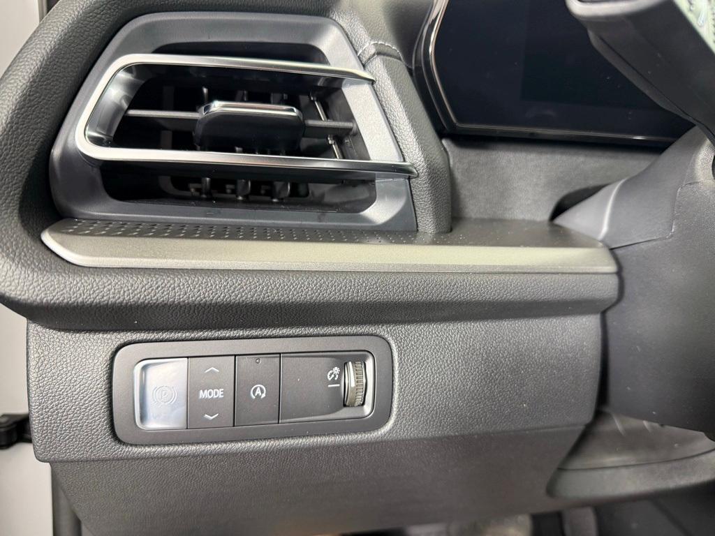 new 2026 Chevrolet Traverse car, priced at $43,015