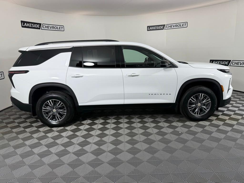 new 2026 Chevrolet Traverse car, priced at $43,015