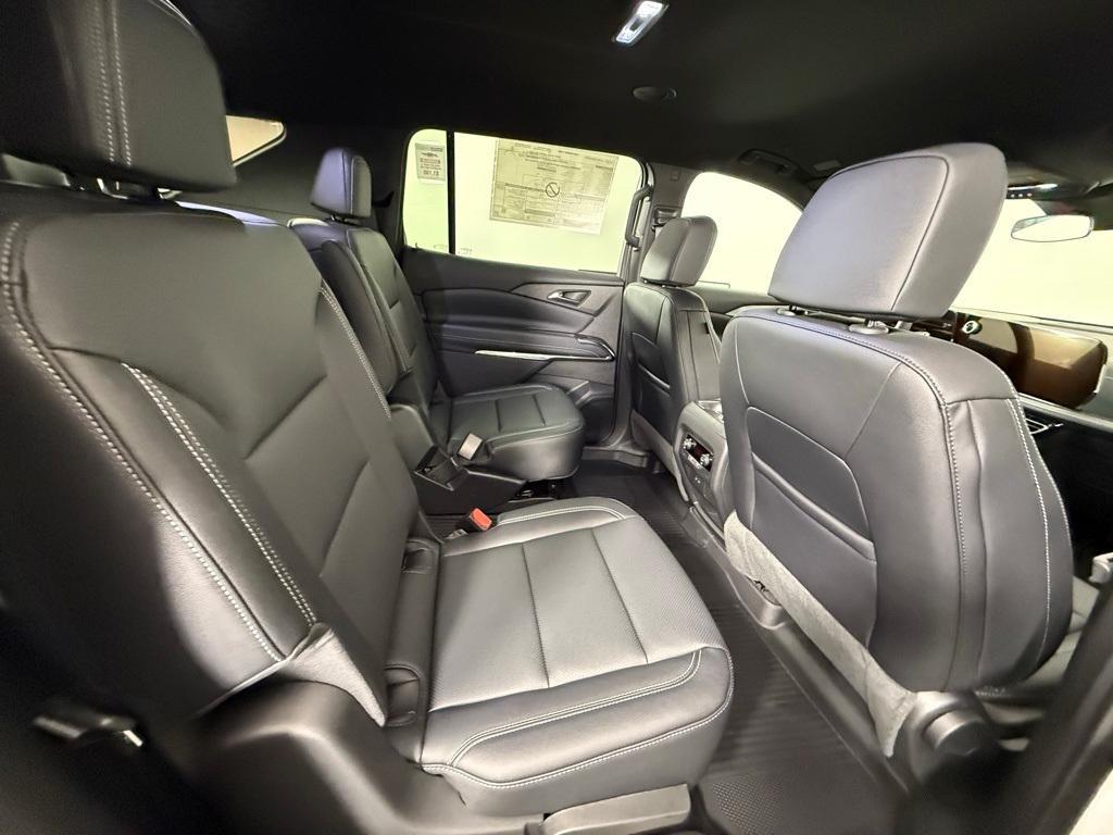 new 2026 Chevrolet Traverse car, priced at $43,015