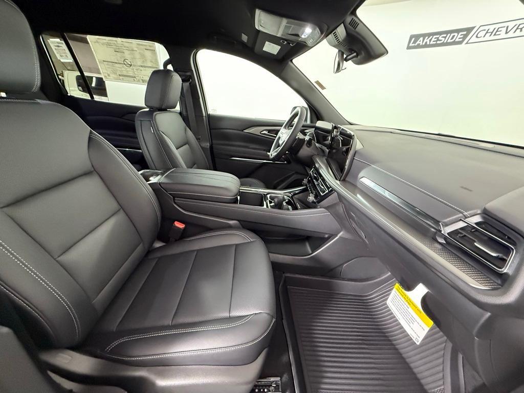 new 2026 Chevrolet Traverse car, priced at $43,015