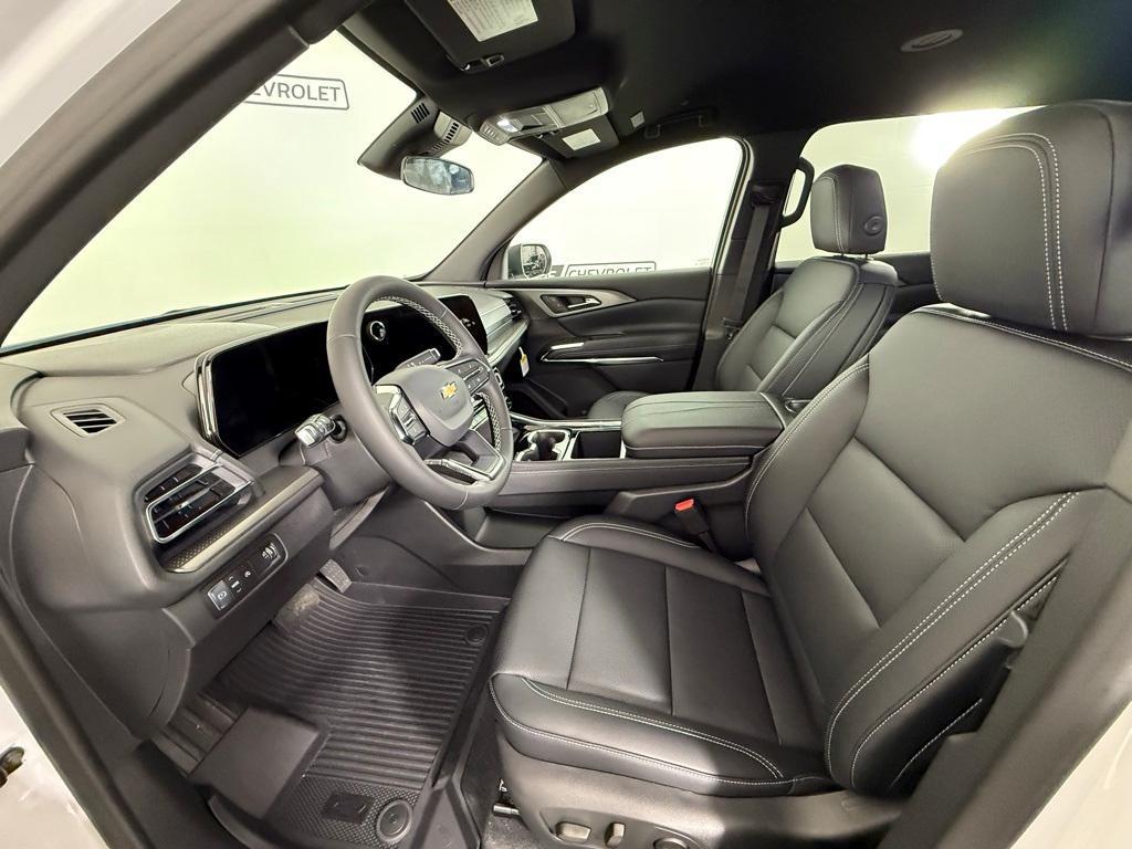 new 2026 Chevrolet Traverse car, priced at $43,015
